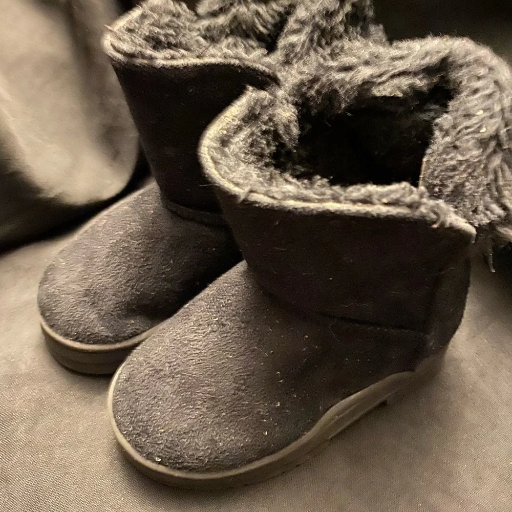 Bebe girls black boots w/heel bow, Size: 7‎